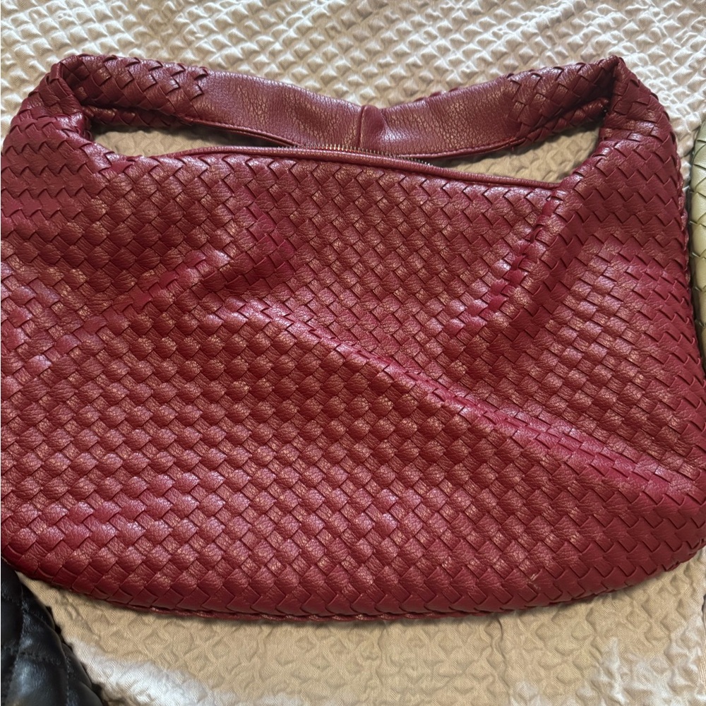 Elegant Woven Shoulder Bag - Red